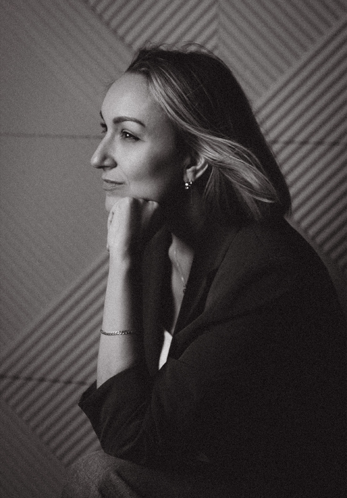 Portret kobiety, czerń i biel